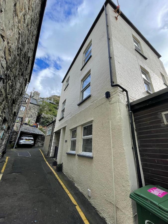 Flat 2, Ty Newydd Apartment