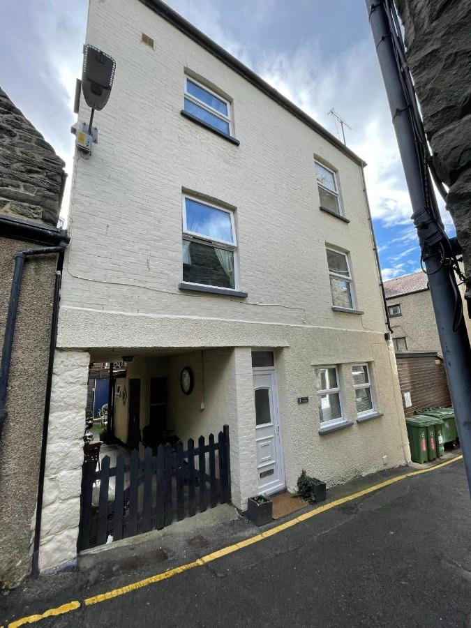 Flat 2, Ty Newydd Apartment *