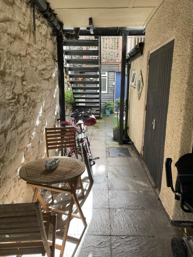 Flat 2, Ty Newydd Apartment
